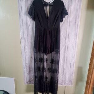 LUSH Romper lace  over kay sz large. Black. Vneck